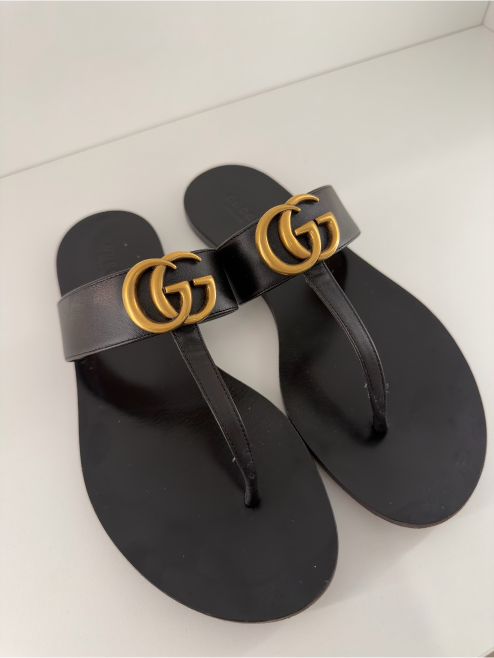 Gucci Double G leather thong sandals